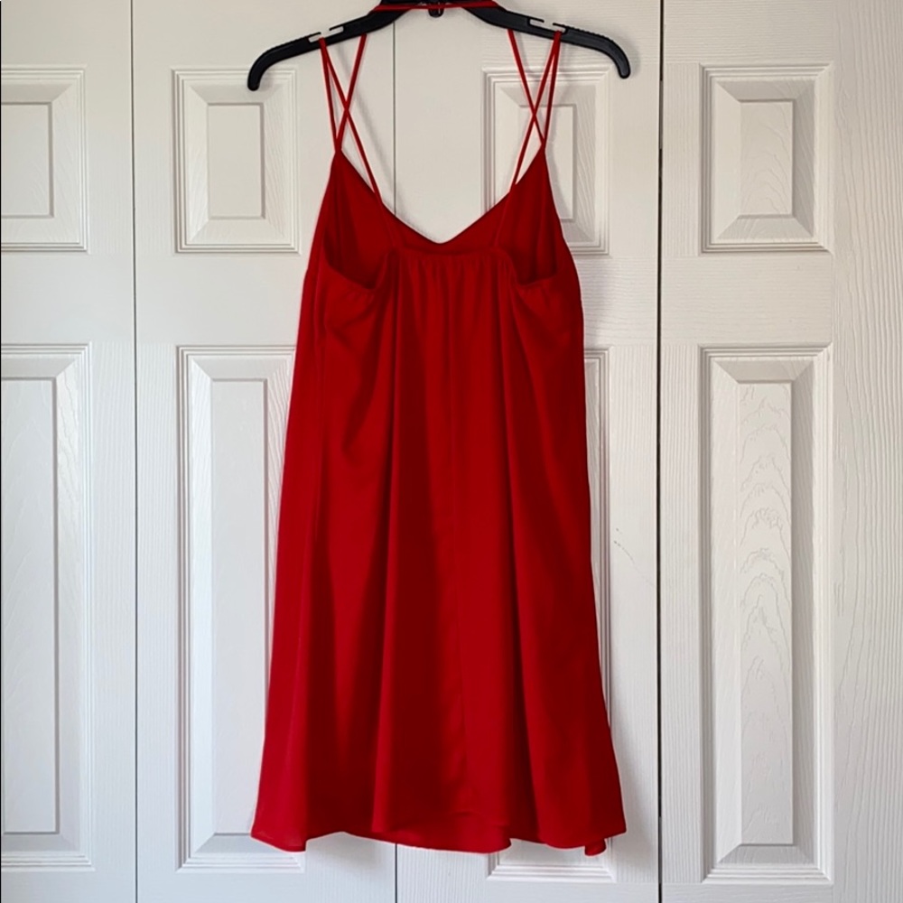 Red Dress. - Picture 3 of 4